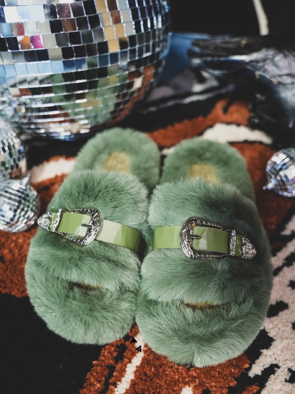 Plush Green Faux Fur Slide Sandals with Decorative Buckle